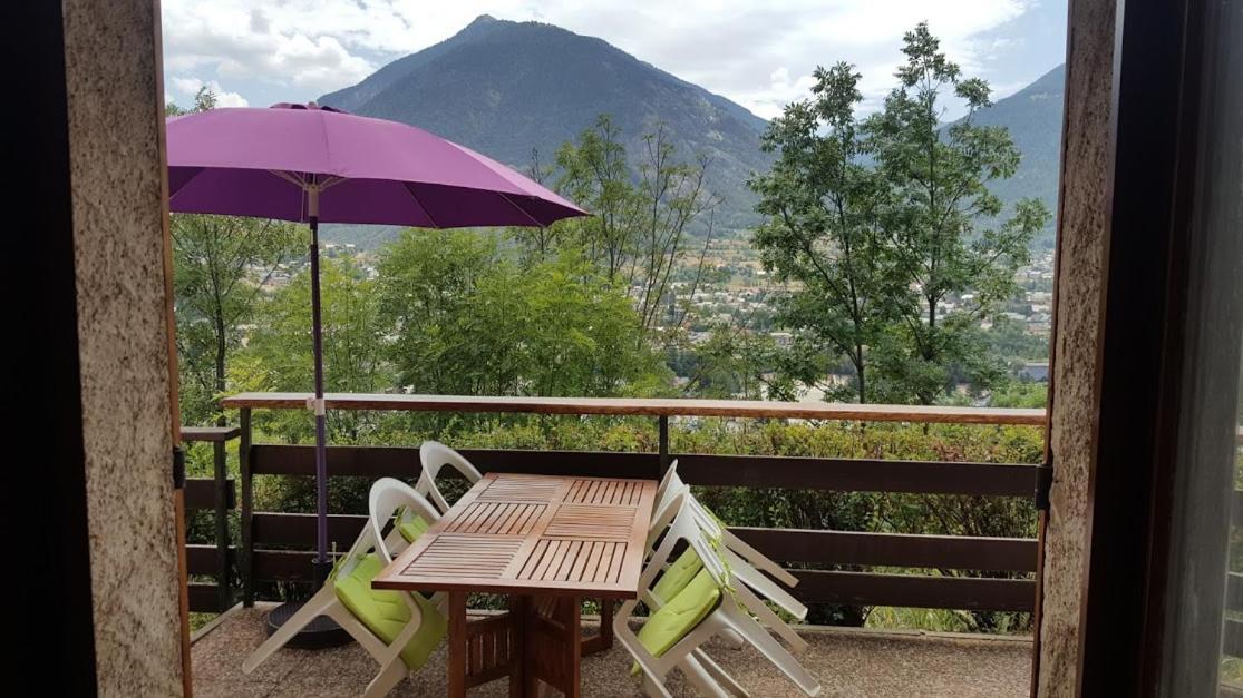 Studio sympa avec terrasse , maxi 4 pers.Briançon Extérieur photo