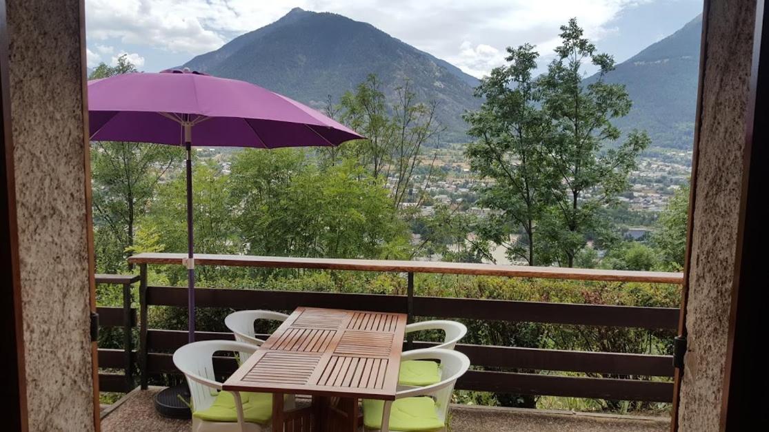Studio sympa avec terrasse , maxi 4 pers.Briançon Extérieur photo
