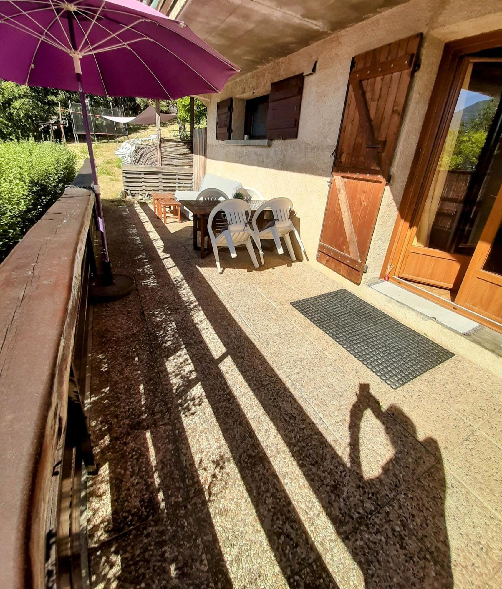 Studio sympa avec terrasse , maxi 4 pers.Briançon Extérieur photo